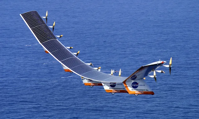 Kisah Ilmuwan yang Keliling Dunia dengan Pesawat Bertenaga Matahari