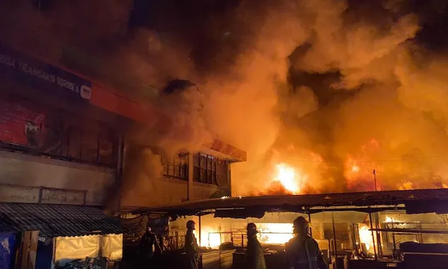 Kebakaran Dahsyat Pasar Leuwiliang Bogor, 550 Kios dan 580 Los Pedagang Hangus
