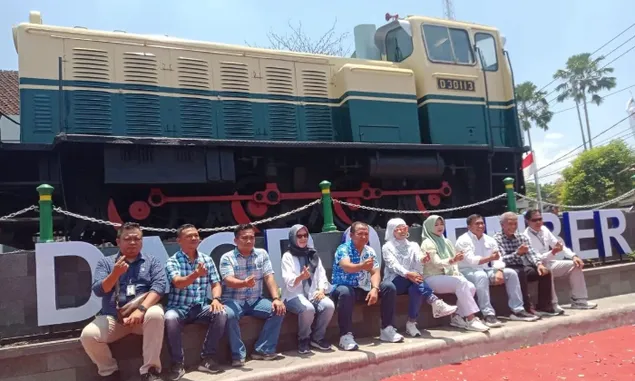 Lokomotif Kereta Buatan Jerman Jadi Monumen Kebanggan Kabupaten Jember