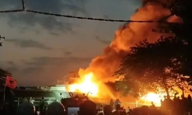 Kebakaran Pasar Kliwon Solo, Warga Selamatkan Diri dan Barang Berharga