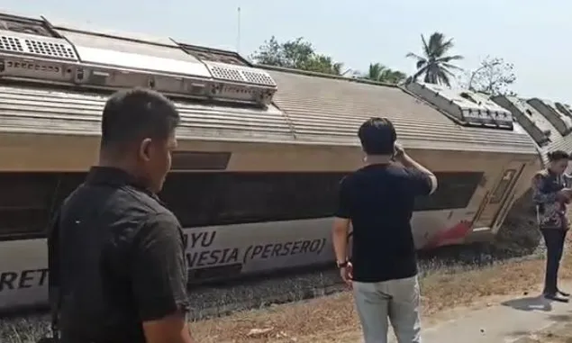 Akibat Insiden Kereta Anjlok di Sentolo, KA Prameks Jogja Kutoarjo Batalkan Perjalanan, Tiket Kembali Full