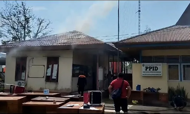 Gedung Dinas Kominfo Kayong Utara Terbakar