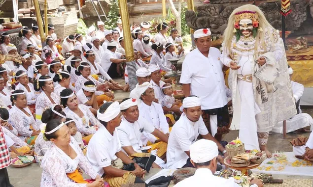 Tradisi Ngayah, Gotong Royong Khas Masyarakat Bali yang Bisa Meningkatkan Solidaritas!