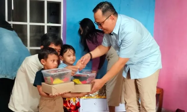 DPC Gerindra Kota Bandung Bagikan 1000 Paket Makan dan Susu Gratis guna Bebaskan Anak Indonesia dari Stunting