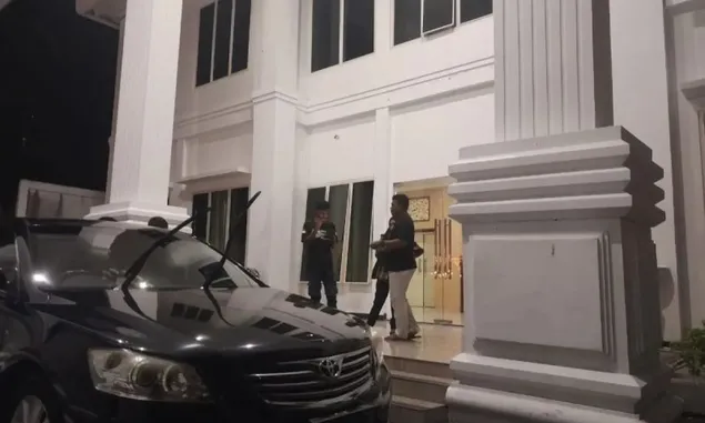 Sial, Dipenghujung Masa Jabatan Gubernur Malut Kena OTT KPK, Rumah Jabatan di Ternate Digeledah