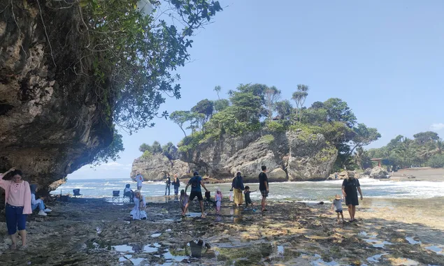 Habiskan Akhir Tahun 2023 di Pantai Madasari Pangandaran, Spot Sunset Terbaik