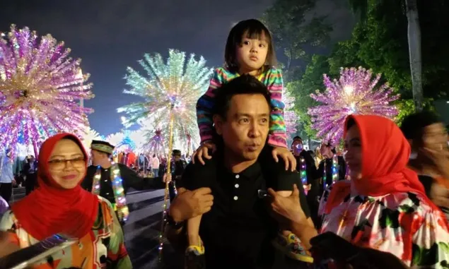 Monas Masih Jadi Favorit Perayaan Tahun Baru, Di TMII Puluhan Ribu Warga Menyaksikan Pesta Kembang Api