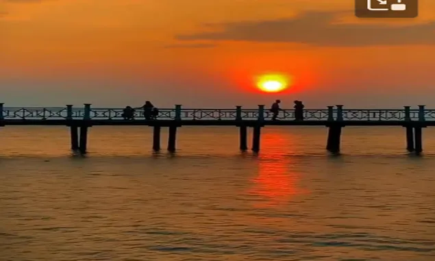 EXPLORE View Sunset Terindah di Pantai Kartini Jepara Destinasi Wisata Populer dengan Pemandangan Cantik Indah