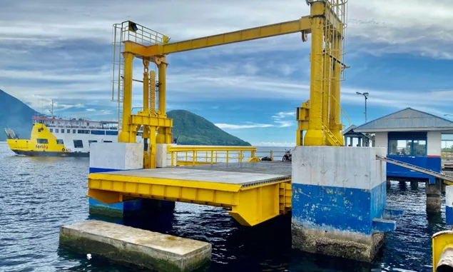 Sempat Rusak Ditabrak Kapal, Kini Dermaga Utama Pelabuhan Ferry Bastiong Sudah Beroperasi 