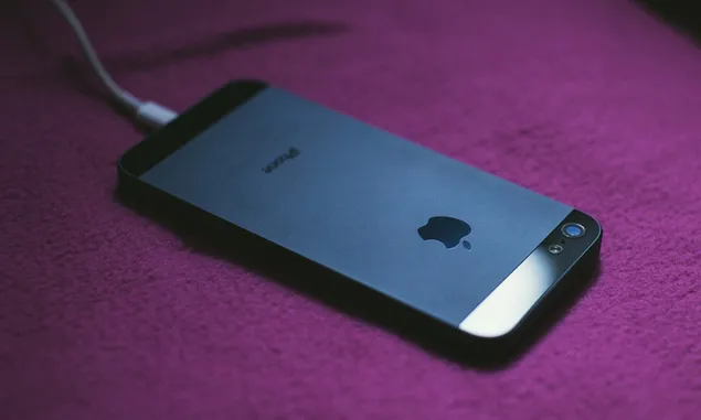 Rahasia iPhone Awet: Hindari Musuh Baterai dan Manfaatkan Fitur Pintar