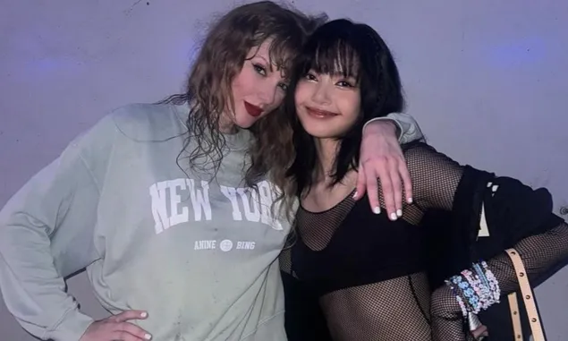 Momen Epik! Lisa BLACKPINK dan Taylor Swift Berfoto Bersama di Konser Tur Eras di Singapura