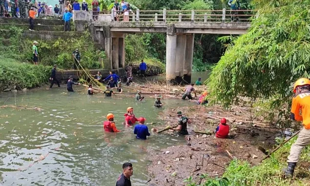 Sambut Ramadan, Tim Gabungan di Pangandaran Bersih-bersih Sungai