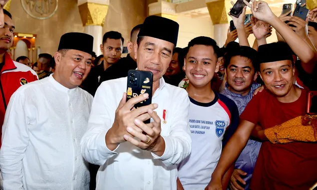 Presiden Jokowi Salat Jumat dan Resmikan Masjid Agung Madaniyah di Karanganyar
