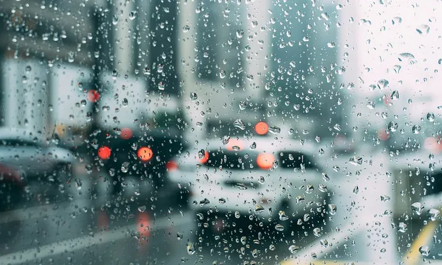 Hujan Deras Guyur Kota dan Kabupaten Sukabumi, BMKG Rilis Waspada Hujan Disertai Petir: Durasi Singkat Singkat
