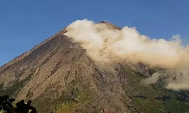 Gunung Semeru Erupsi, Masyarakat tidak Boleh Melakukan Aktivitas pada Jarak 500 Meter di Tepi Sungai