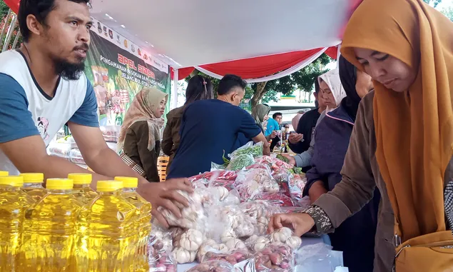 HEBOH!!! Warga Cisarua Bandung Barat Serbu Beras, Daging dan Telur Murah di GPM Jelang Idul Fitri 2024