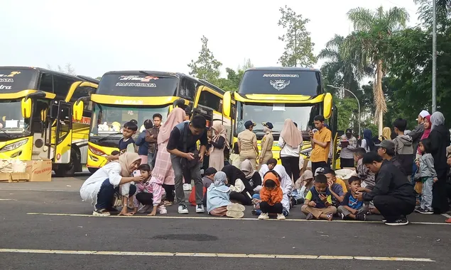 3 Armada Bus Angkut Ratusan Warga Bandung Barat Tujuan Yogyakarta - Solo di Mudik Gratis Pemda KBB
