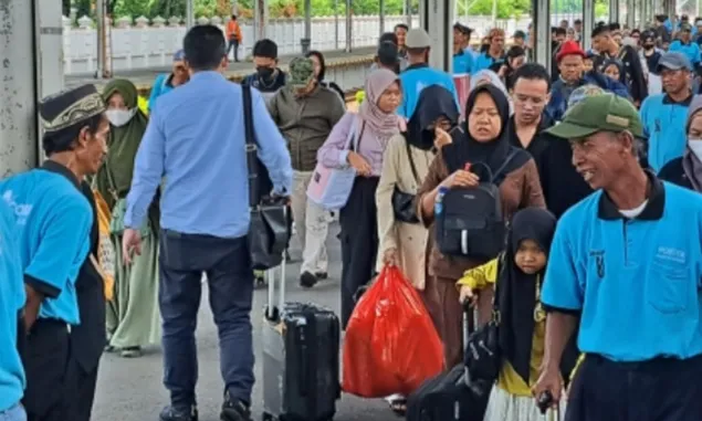 Masa Puncak, Ribuan Pemudik Turun di Wilayah Daop 3 Cirebon, KAI Beri Layanan Gratis Ini
