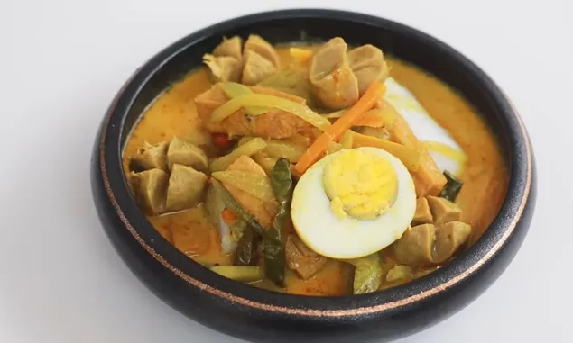 Resep Membuat Ketupat Sayur Bakso ala Chef Devina Hermawan, Enak, Nikmat Cocok Dihidangkan saat Lebaran 