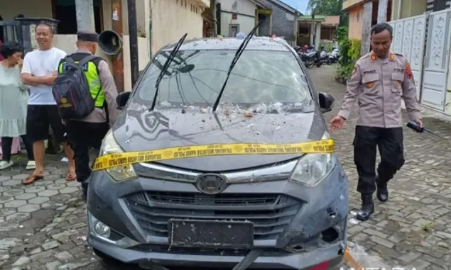 Balon Udara Jatuh Menimpa Perumahan di Magelang, 5 Rumah dan Sebuah Mobil Rusak