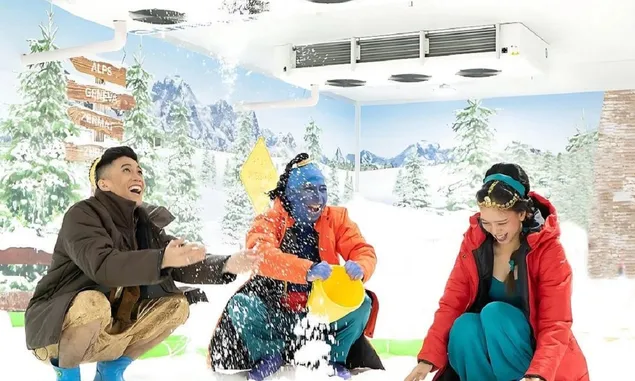 Masih Libur Lebaran? Ajak Keluarga Liburan Bermain Salju, Rasakan Sensasi Dingin ala Eropa di TSM Bandung