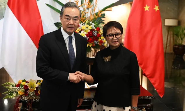 Bertemu dengan Menlu Wang Yi, Menlu Retno Ajak China Deeskalasi Konflik Timur Tengah Bersama Indonesia