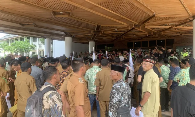 Ratusan Kepala Desa Gelar Unjuk Rasa di Kantor Gubernur Aceh, Minta Masa Jabatan Keuchik 8 Tahun