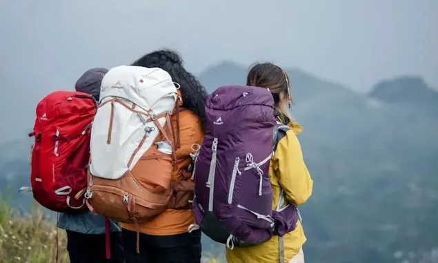 Peringati Hari Kartini 21 April dengan Naik Gunung? Ini 3 Rekomendasi Carrier Khusus untuk Wanita dari Eiger
