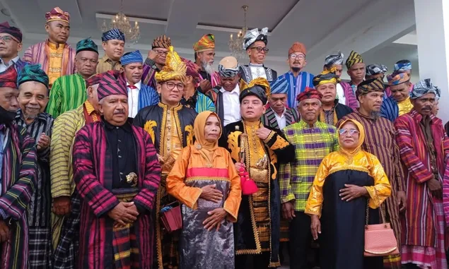 Pj Gubernur Sultra Dianugerahi Gelar Adat Kolakino Liwu Pancana, Simbol Kehormatan di Buton Tengah