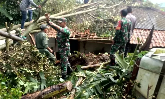 Akibat Cuaca Ektrems, Belasan Rumah di Bogor Rusak