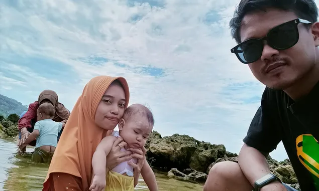 Serunya Nikmati Libur Lebaran Bareng Keluarga di Pantai Batu Hideung Pandeglang