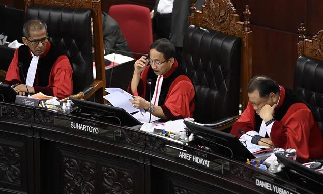 Diwarnai ‘Dissenting Opinion’ Tiga Hakim, MK Tolak Permohonan Anies-Muhaimin   