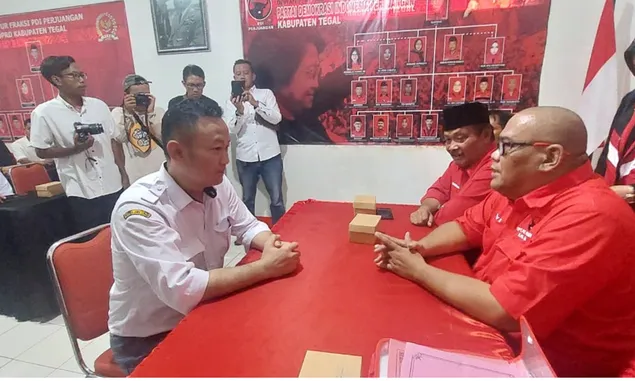 Ketua Pradja Kabupaten Tegal Ambil Formulir Calon Bupati via PDI Perjungan Diiringi 234 SC dan Kades