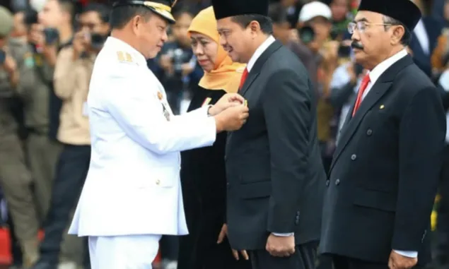 Dinilai Berhasil Pimpin Sumedang, Dony Ahmad Munir Dapat Tanda Kehormatan dari Presiden Jokowi
