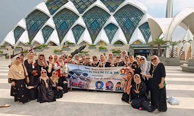 Ibu-ibu Pengajian dari Bogor Sampai Syukuran Kemenangan Prabowo-Gibran di Bandung 