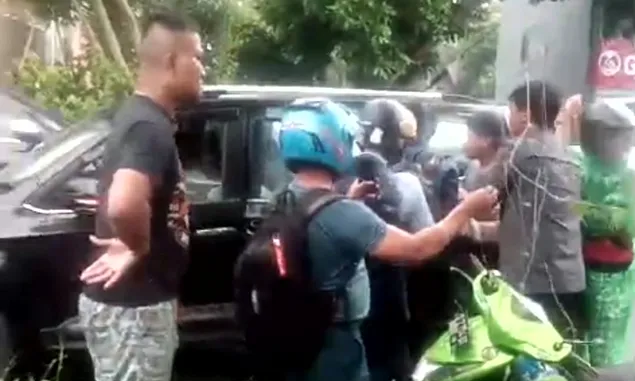 Tengah Melintas di Jalan Delta 1 Mabes TNI Cilangkap, Dua Prajurit Tersambar Petir