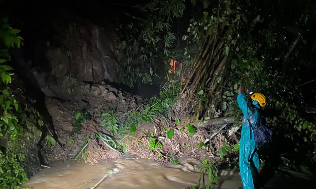 Hujan Semalaman Bencana Alam Kepung Tasikmalaya, Longsor Banjir Hingga Tersambar Petir