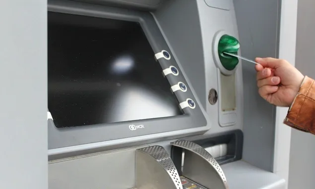 Modus Ganjal ATM: Ijal Ditangkap Usai Curi Rp6 Juta dari ATM di SPBU hingga Minimarket Tangerang Selatan
