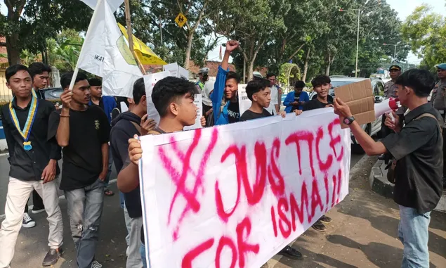 Mahasiswa Poltekkes Banten Isma Mustika Dinonaktifkan, Puluhan Rekannya Berunjuk Rasa