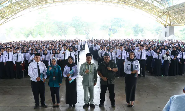 Bupati Bandung Dadang Supriatna Bagikan SK Pengangkatan 1.933 PPPK, Kang DS: Tunjukkan Kinerja Terbaik!
