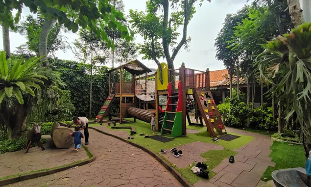 5 Tempat Makan Kids Friendly di Bandung, Ada Playground yang Nyaman, Hingga Mini Zoo, Cocok Bawa Anak-Anak
