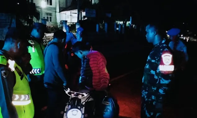 Beginilah Tindakan Kapolsek Cibalong Berikan Efek Jera pada Pengendara Motor Knalpot Brong
