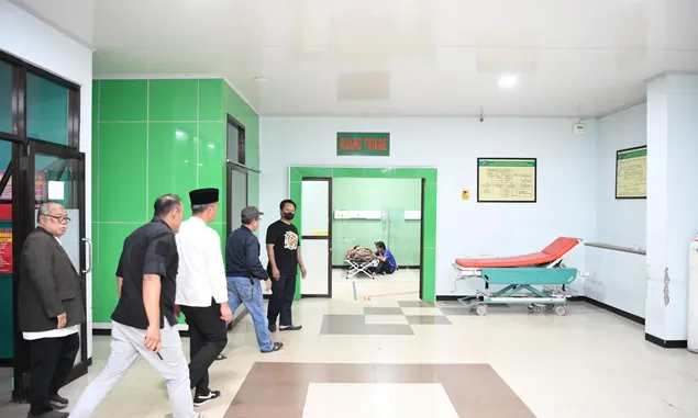 Tinjau Penanganan Korban di RSUD Subang, Bey Machmudin Sampaikan Duka Mendalam