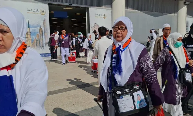 Antisipasi Kehilangan, Jemaah Haji Indonesia Diimbau Menyimpan Paspor di Tas Selempang 