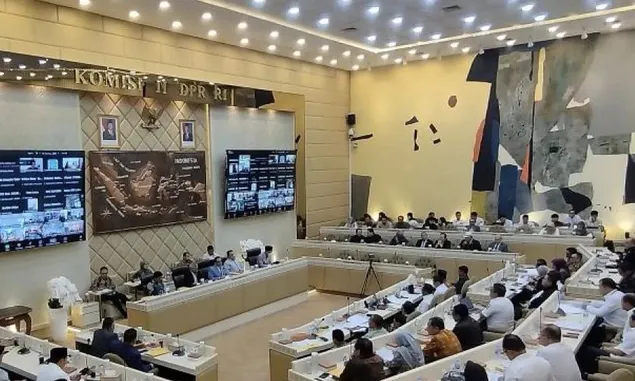 Jadwal Pelantikan Serentak Kepala Daerah Hasil Pilkada 2024! Kesepakatan Komisi II DPR RI