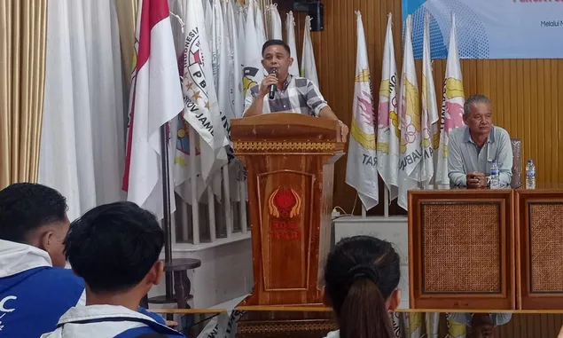Ketum KONI Jambi Lepaskan Keberangkatan Atlet Karate untuk Kejurnas di Jakarta