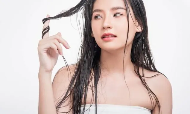 6 Penyebab dan Solusinya, Rambut Selalu Lepek Karna Berminyak