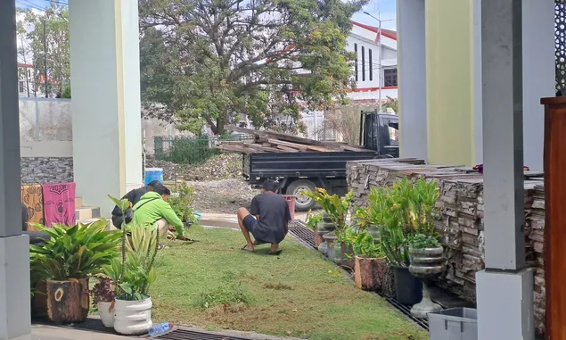Grand Balim Hotel Rayakan HUT ke-6 dengan Bakti Sosial Bersihkan Rumah Ibadah di Wamena