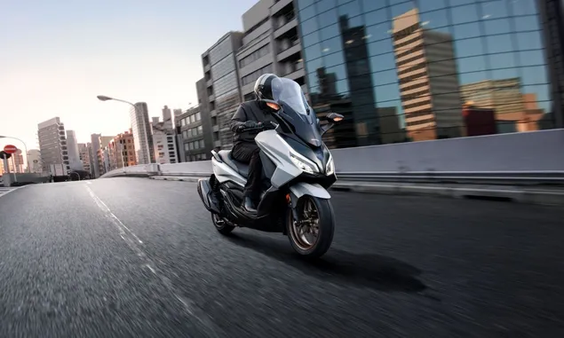 Honda Forza Tampil Semakin Berkelas Dengan Panel Meter TFT Baru dan Warna Eksklusif