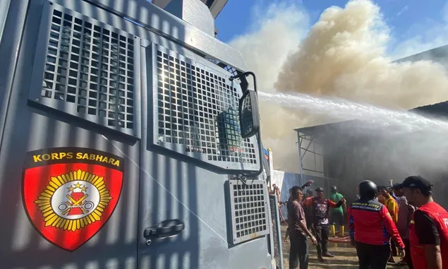 Gudang Es Krim Aice di Lhokseumawe Terbakar, Polres Kerahkan Water Canon dan 5 Mobil Damkar